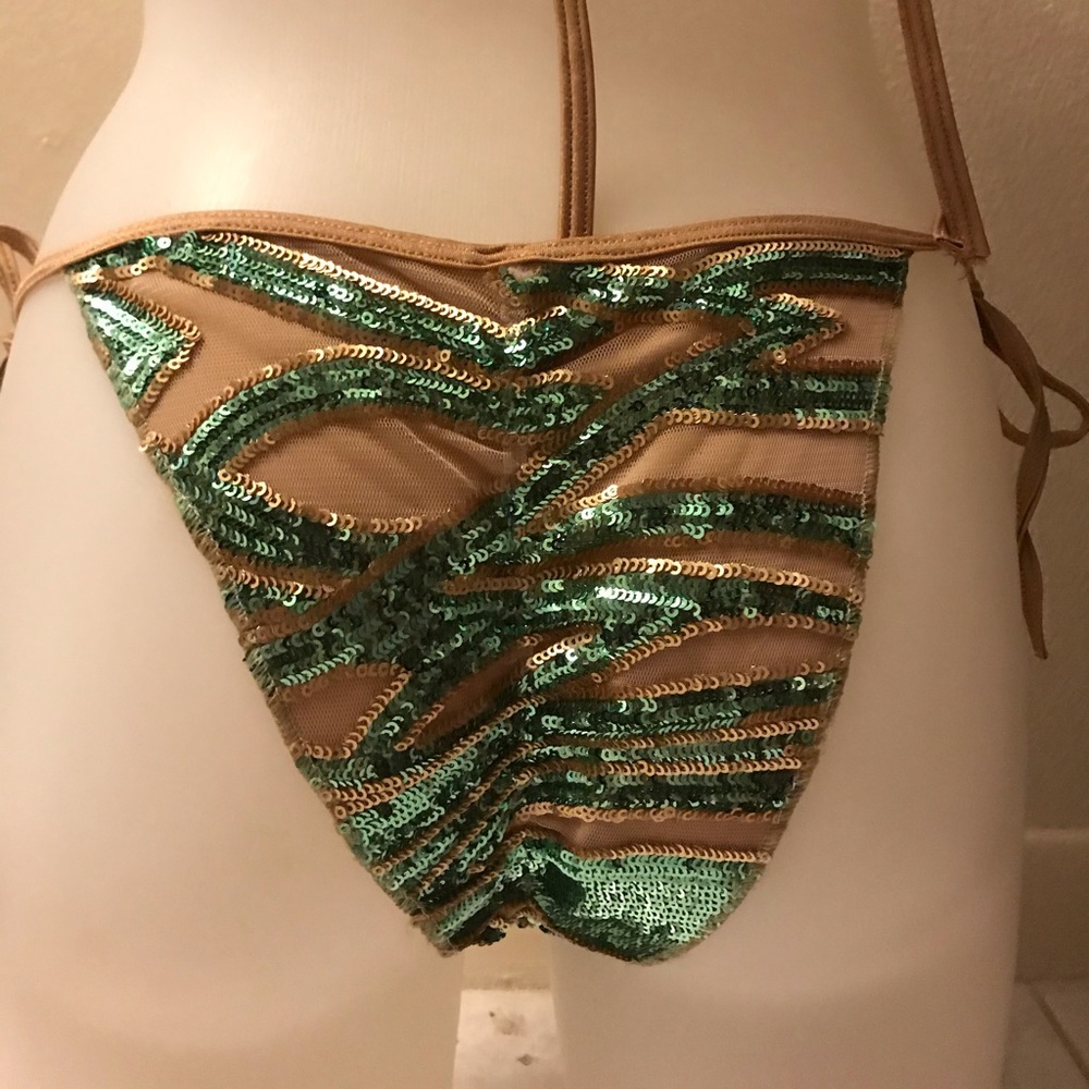 Bikini - Picture 6 of 7